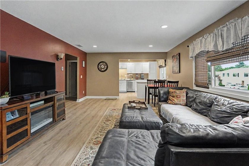 Welcome home to this beautifully maintained 2-bedroom, 2-bath - photo 14