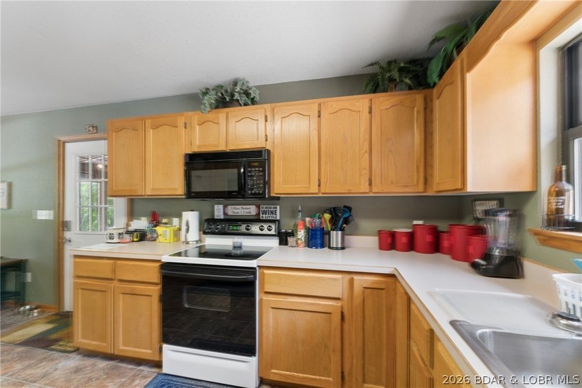 Lakefront living at its finest on the 84 MM! Welcome to 23069 - photo 15
