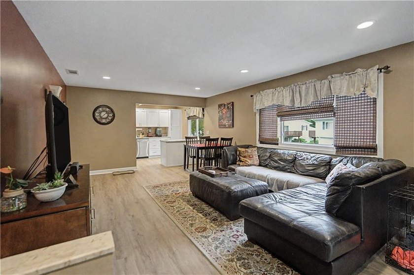 Welcome home to this beautifully maintained 2-bedroom, 2-bath - photo 15