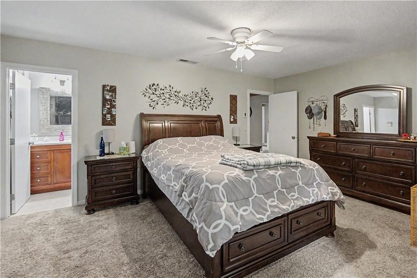 Welcome home to this beautifully maintained 2-bedroom, 2-bath - photo 16