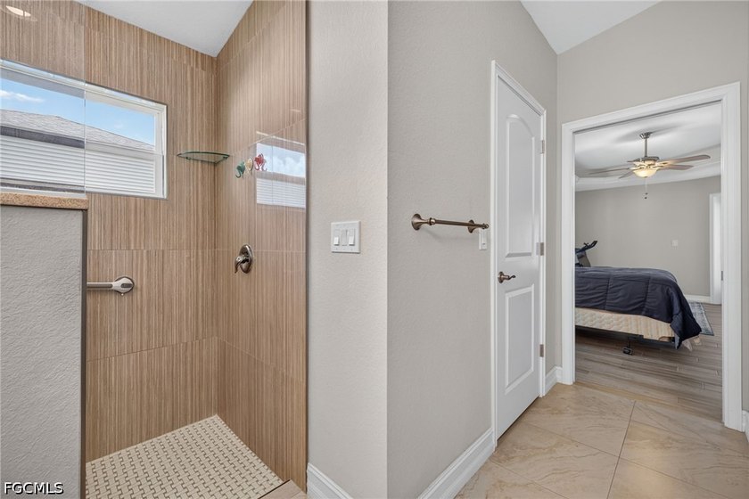 Quality construction, thoughtful upgrades, and a prime Southwest - photo 18