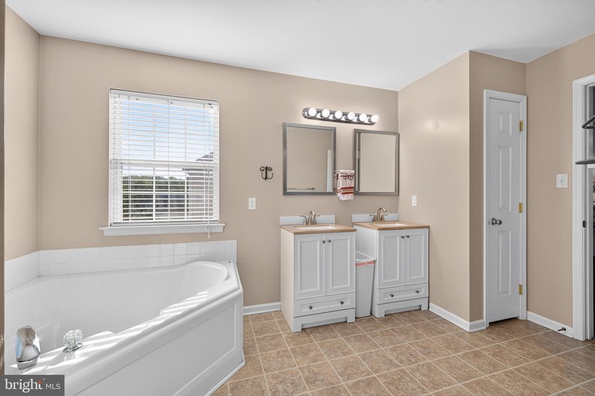 Welcome to 43 Nita Drive in the desirable Garrison Lake Green - photo 19