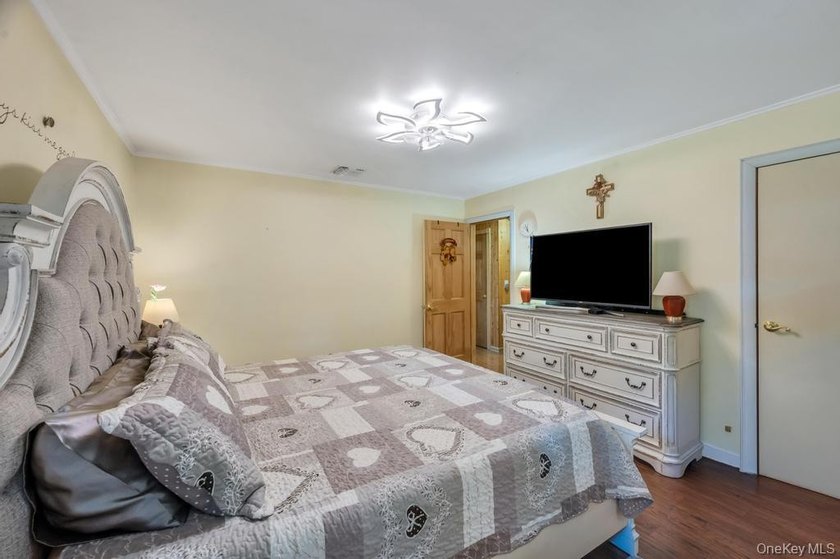 Charming 4-bedroom, 1-bath ranch situated on a tremendous - photo 21