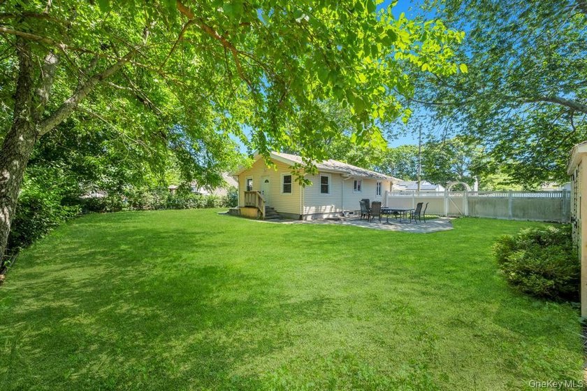 Charming 4-bedroom, 1-bath ranch situated on a tremendous - photo 25