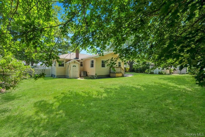 Charming 4-bedroom, 1-bath ranch situated on a tremendous - photo 26