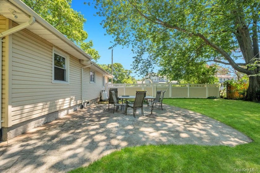 Charming 4-bedroom, 1-bath ranch situated on a tremendous - photo 28