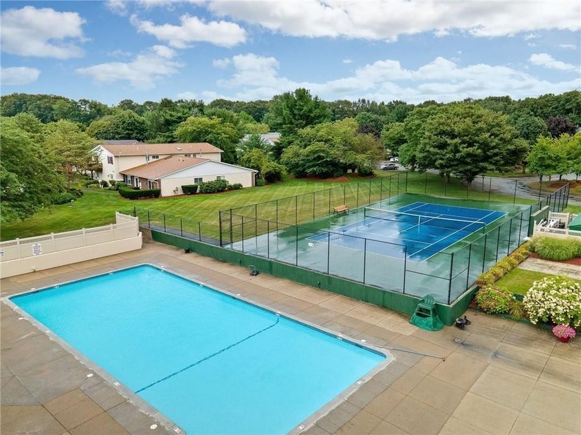 Welcome home to this beautifully maintained 2-bedroom, 2-bath - photo 30