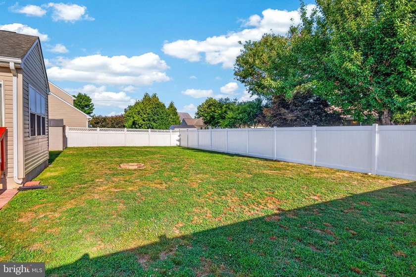 Welcome to 43 Nita Drive in the desirable Garrison Lake Green - photo 38