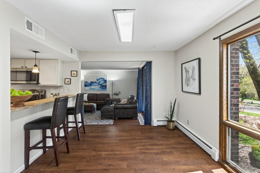 Resort style living in Edina West! This 2 bedroom &amp; 2 bathroom - photo 11