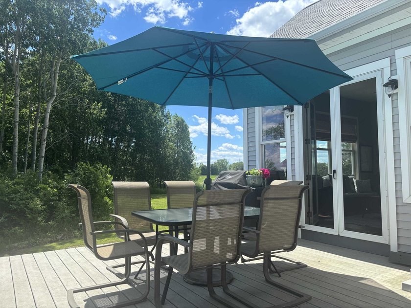 Welcome to this beautiful contemporary colonial, nestled on 10.5 - photo 12