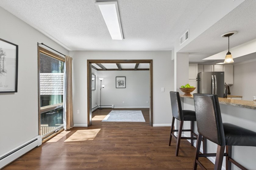 Resort style living in Edina West! This 2 bedroom &amp; 2 bathroom - photo 12