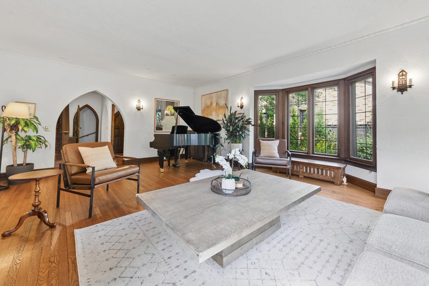 Set along one of Shorewood's most sought-after boulevards, this - photo 14
