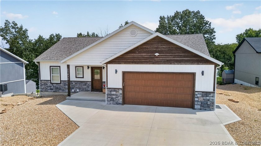 Enjoy waterfront living in this stunning 4-bedroom, 2.5-bath - photo 16