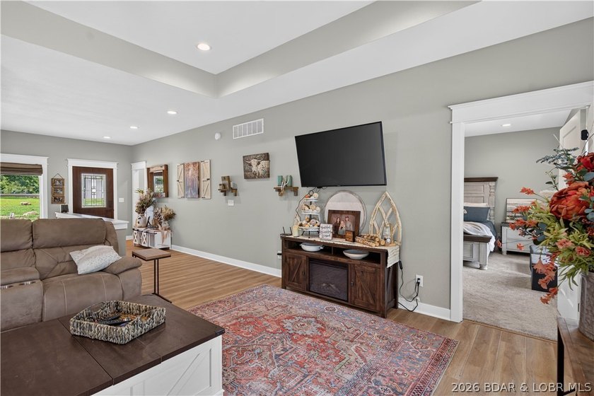Enjoy waterfront living in this stunning 4-bedroom, 2.5-bath - photo 22