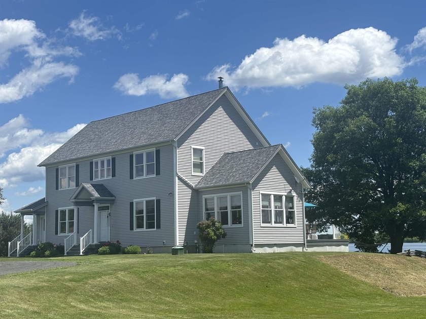 Welcome to this beautiful contemporary colonial, nestled on 10.5 - photo 23