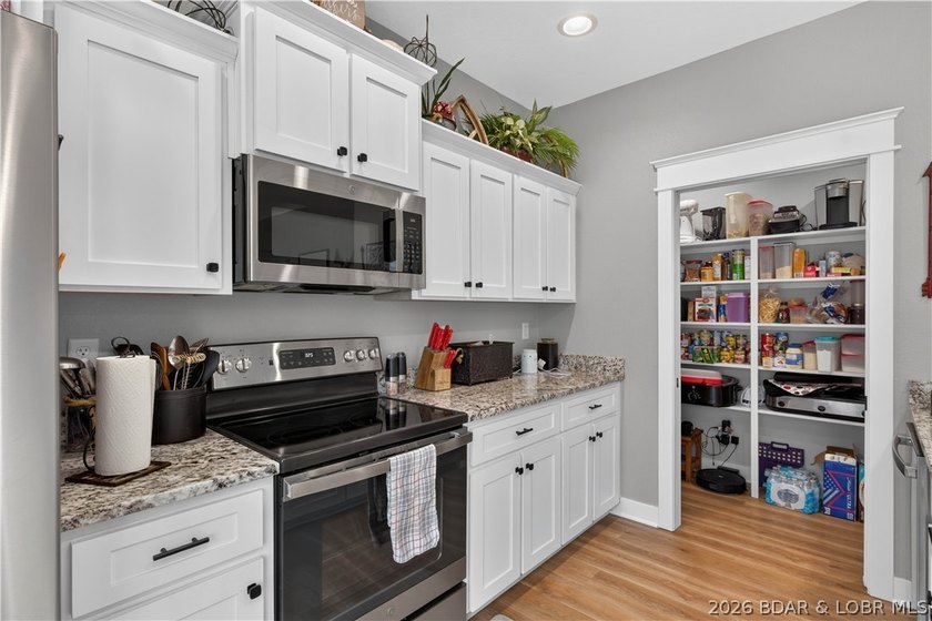 Enjoy waterfront living in this stunning 4-bedroom, 2.5-bath - photo 26