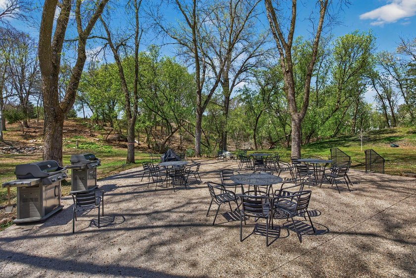 Resort style living in Edina West! This 2 bedroom &amp; 2 bathroom - photo 35