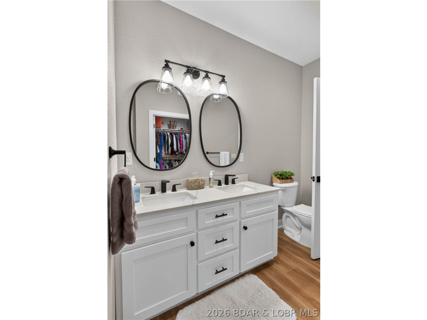 Enjoy waterfront living in this stunning 4-bedroom, 2.5-bath - photo 40
