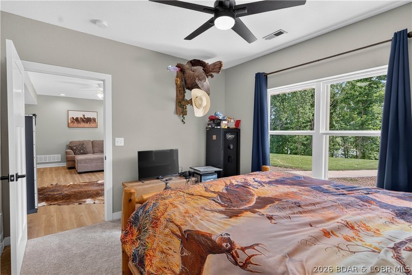 Enjoy waterfront living in this stunning 4-bedroom, 2.5-bath - photo 45