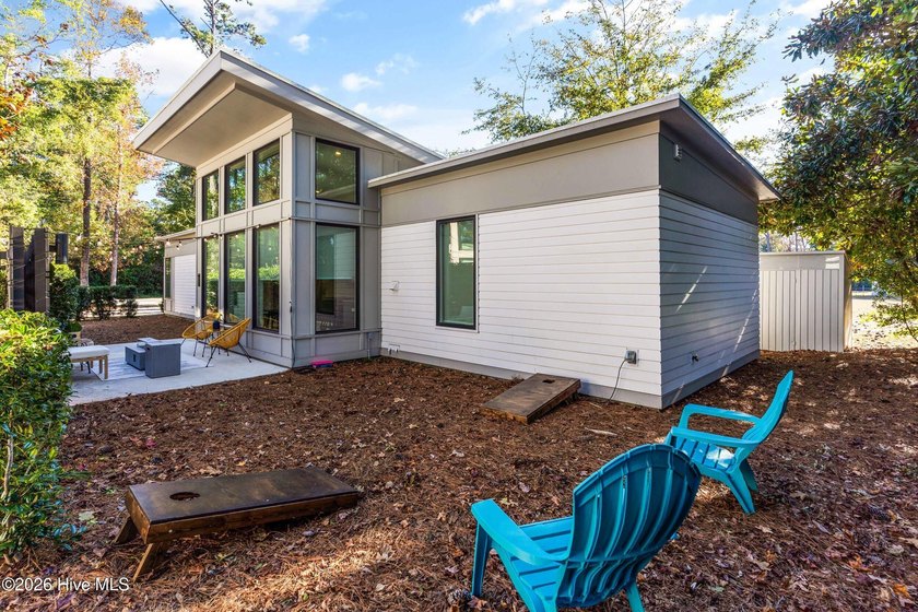 Discover modern design in an unbeatable location just off - photo 3