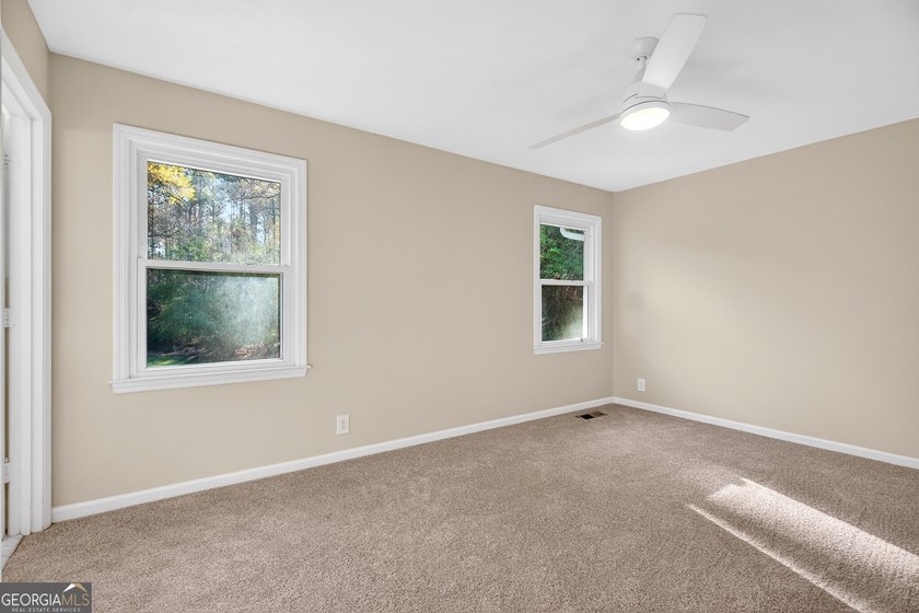 Spacious living with incredible entertaining features in a - photo 12