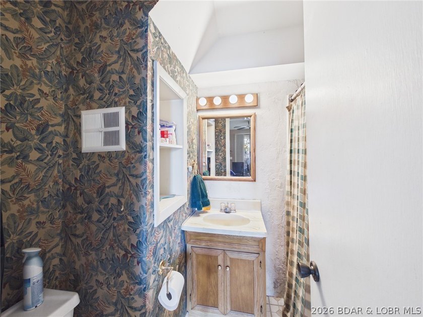 Welcome to your perfect turnkey lake front getaway, this well - photo 14