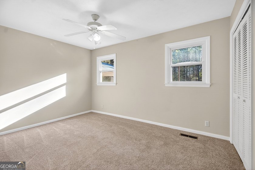 Spacious living with incredible entertaining features in a - photo 15