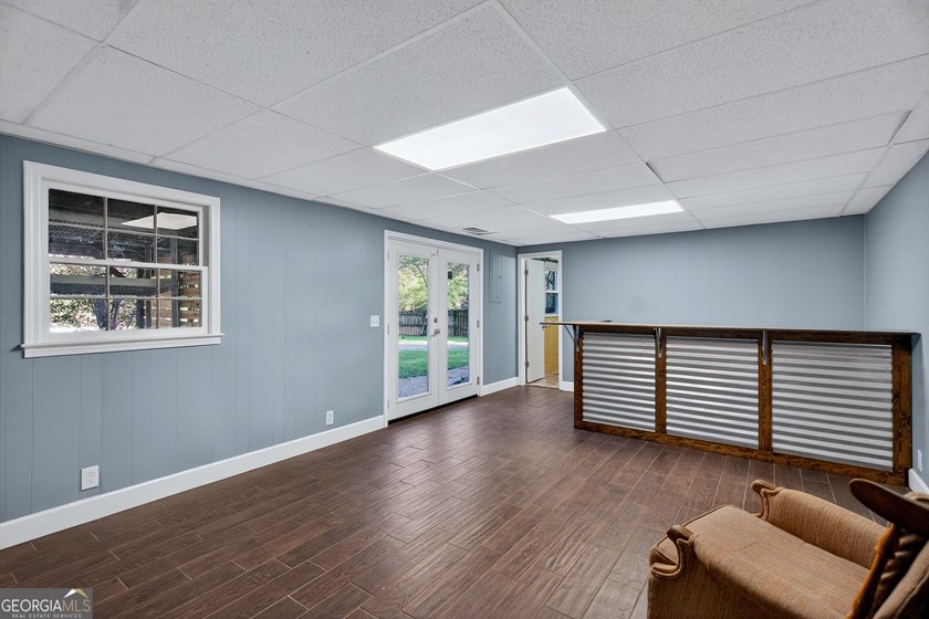 Spacious living with incredible entertaining features in a - photo 28