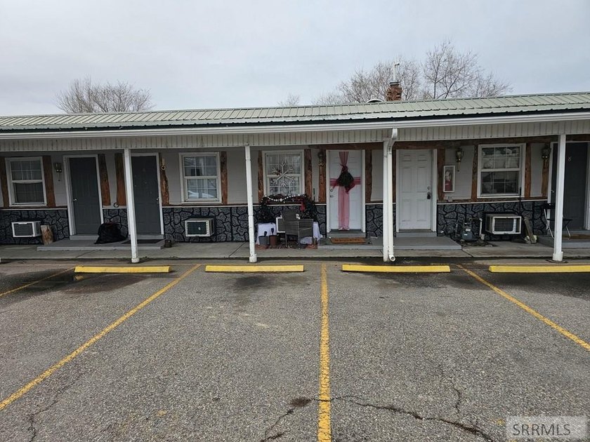 Rare investment opportunity with a 7+ cap rate and day to day - photo 4
