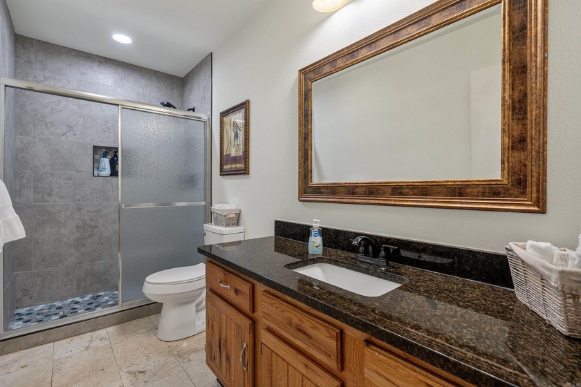 Welcome to effortless lake living at 200 Hamilton Oaks Drive - photo 16