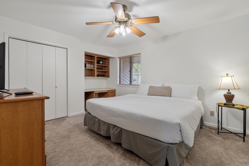 Welcome to effortless lake living at 200 Hamilton Oaks Drive - photo 17