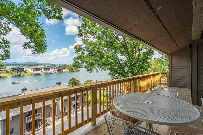 Welcome to effortless lake living at 200 Hamilton Oaks Drive - photo 23