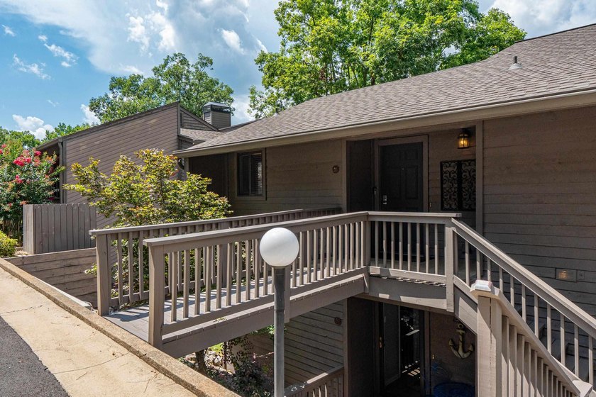 Welcome to effortless lake living at 200 Hamilton Oaks Drive - photo 28