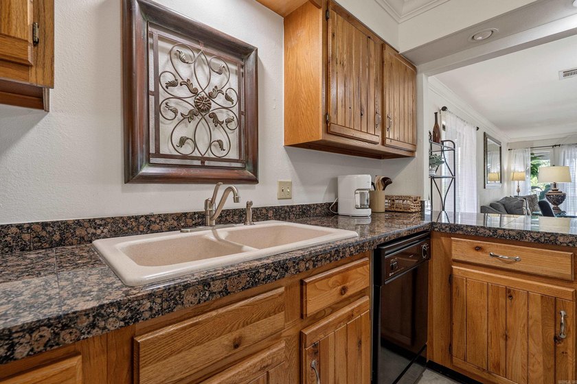 Welcome to effortless lake living at 200 Hamilton Oaks Drive - photo 35