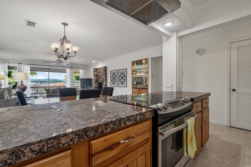 Welcome to effortless lake living at 200 Hamilton Oaks Drive - photo 37