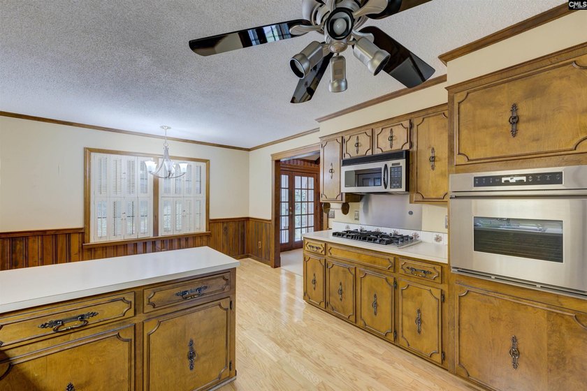 A private inground pool, spacious screened porch, and impressive - photo 12