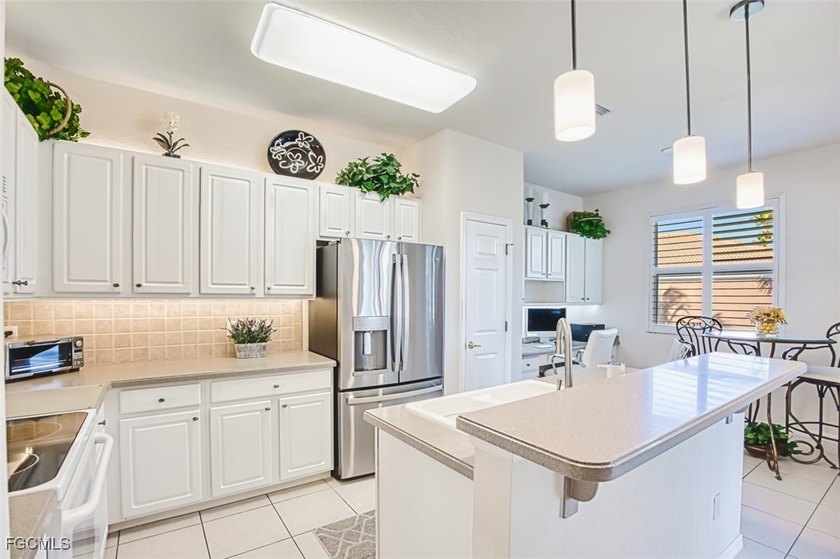 Welcome Home to REFLECTION LAKES - 3 BED | 2 BATH | COACH HOME | - photo 13