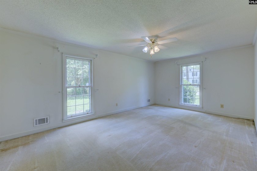 A private inground pool, spacious screened porch, and impressive - photo 15