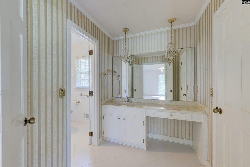 A private inground pool, spacious screened porch, and impressive - photo 16