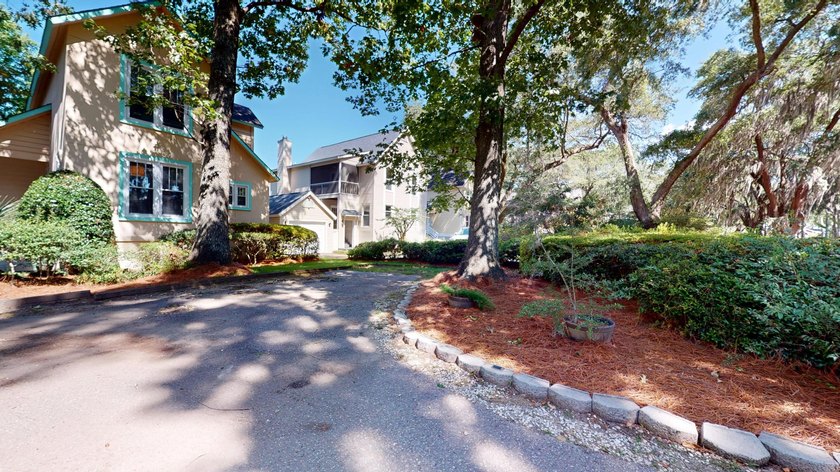 Enjoy waterfront living in this charming lakefront property - photo 18