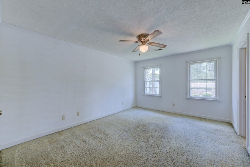 A private inground pool, spacious screened porch, and impressive - photo 21