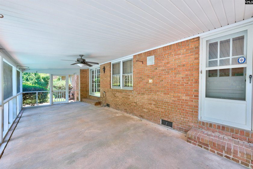 A private inground pool, spacious screened porch, and impressive - photo 22