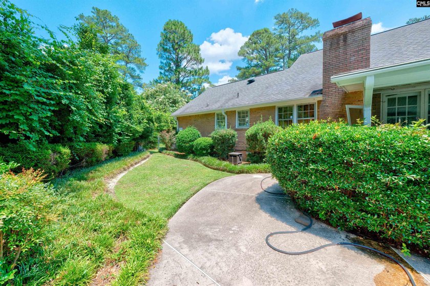 A private inground pool, spacious screened porch, and impressive - photo 23