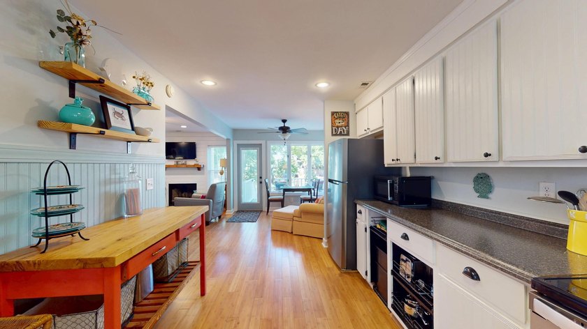 Enjoy waterfront living in this charming lakefront property - photo 41