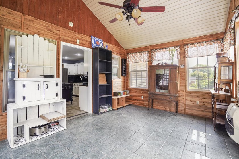 Beautifully updated 3-bedroom, 2-bath home with a spacious bonus - photo 11