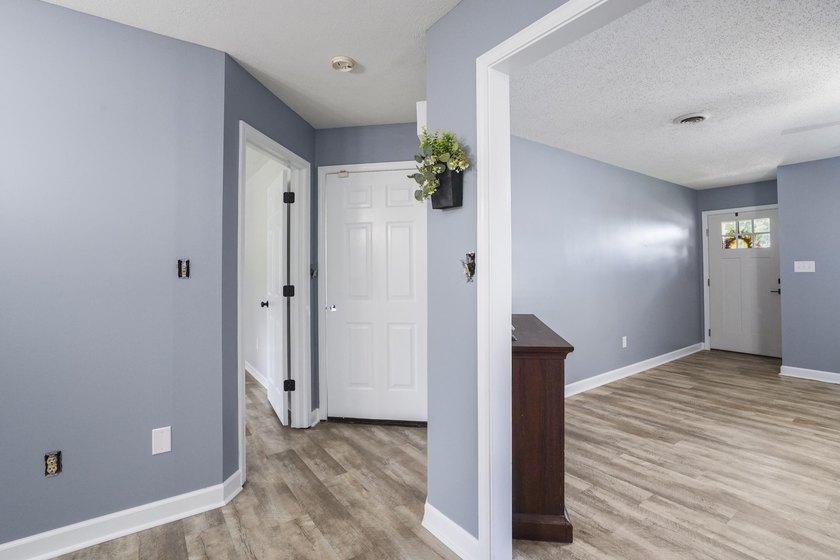 Beautifully updated 3-bedroom, 2-bath home with a spacious bonus - photo 12