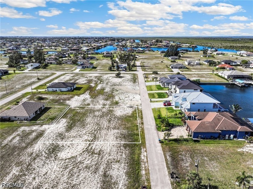 Located in the highly desirable NW Cape Coral area, this tripple - photo 13