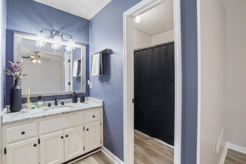 Beautifully updated 3-bedroom, 2-bath home with a spacious bonus - photo 15