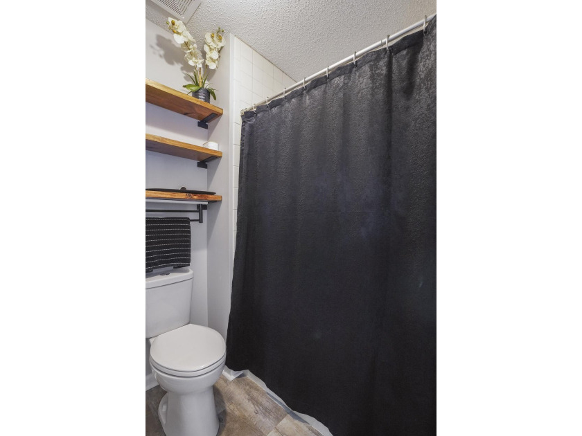Beautifully updated 3-bedroom, 2-bath home with a spacious bonus - photo 16