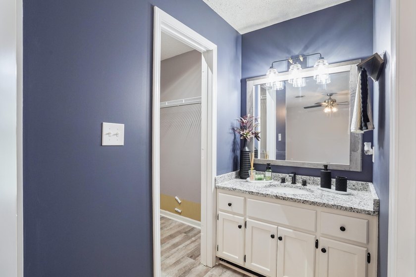 Beautifully updated 3-bedroom, 2-bath home with a spacious bonus - photo 17